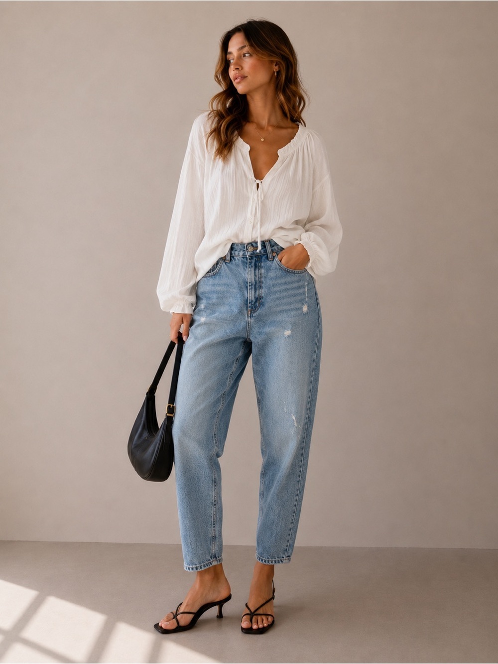 BDG Urban Outfitters High Rise Mom Jeans Light Wash Distressed W26